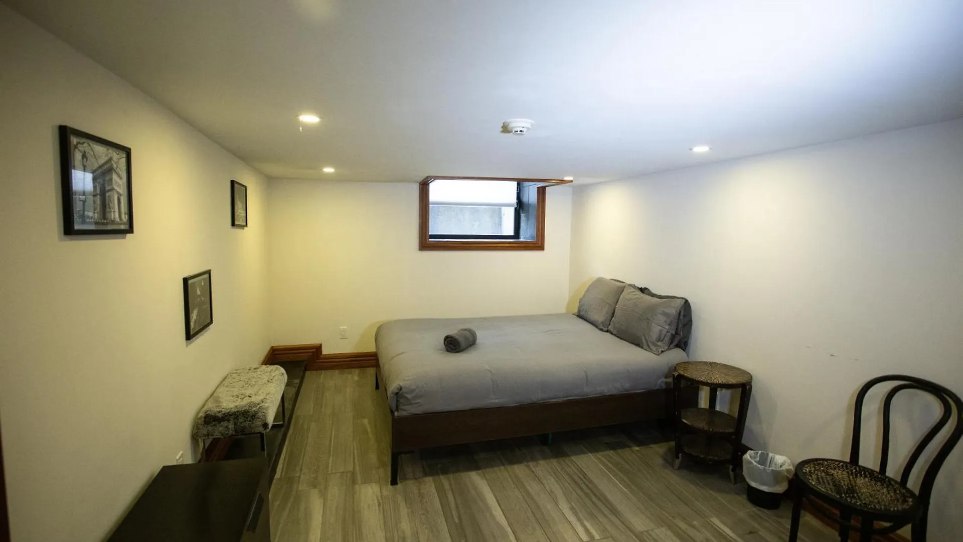 Apartment Luxury Downtown Montreal Apartment, 2 Br-2Ba, Free Wifi