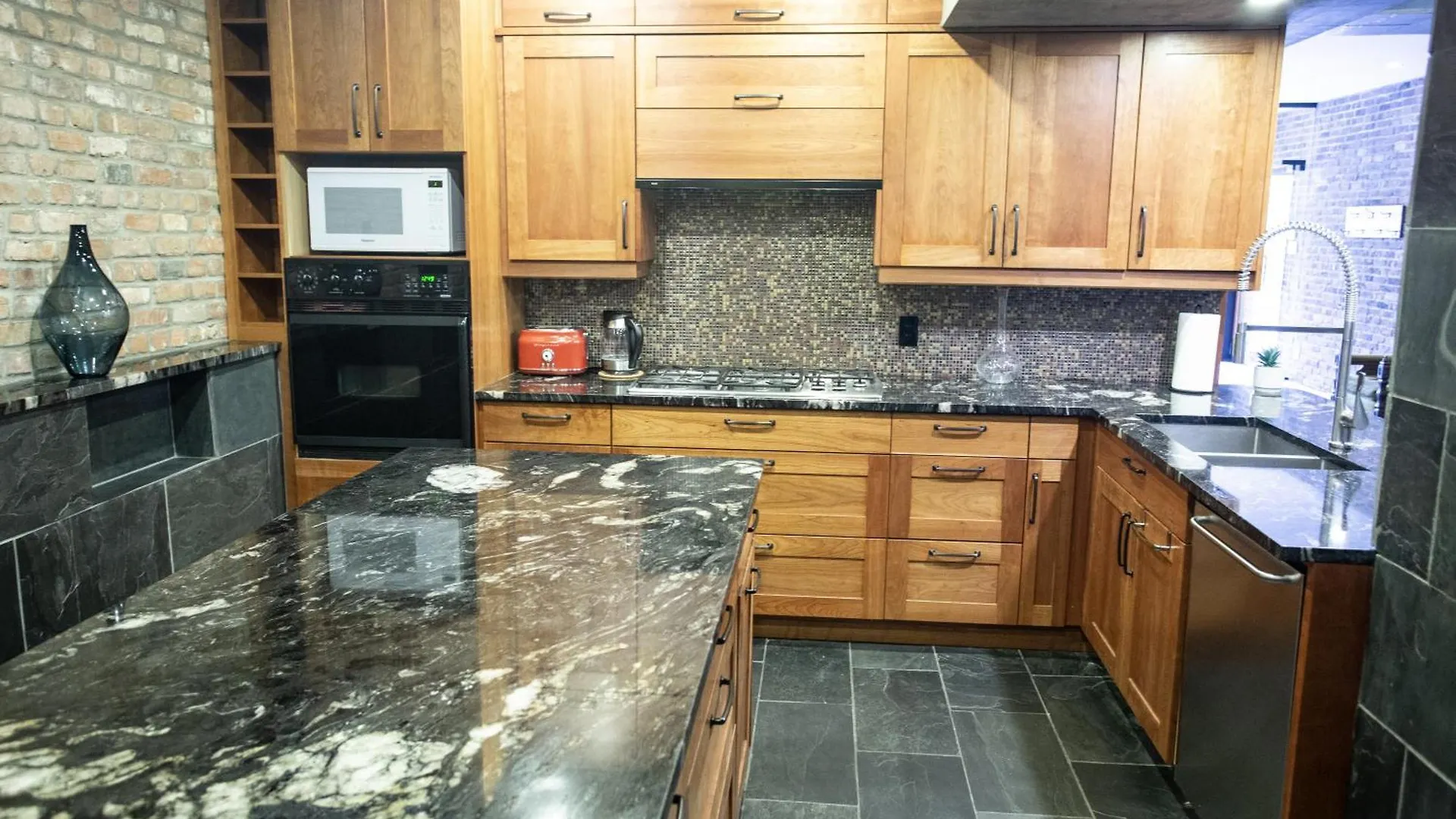Apartment Luxury Downtown Montreal Apartment, 2 Br-2Ba, Free Wifi Canada