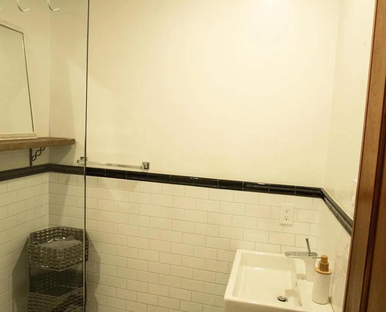 Luxury Downtown Montreal Apartment, 2 Br-2Ba, Free Wifi 0*,