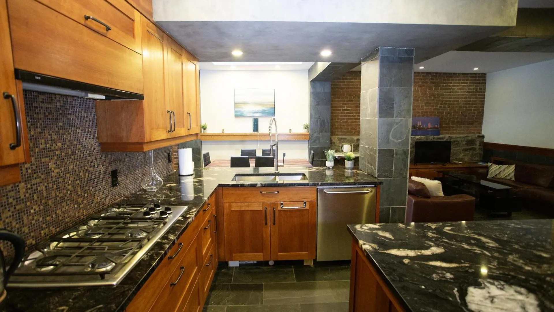 Luxury Downtown Montreal Apartment, 2 Br-2Ba, Free Wifi 0*,