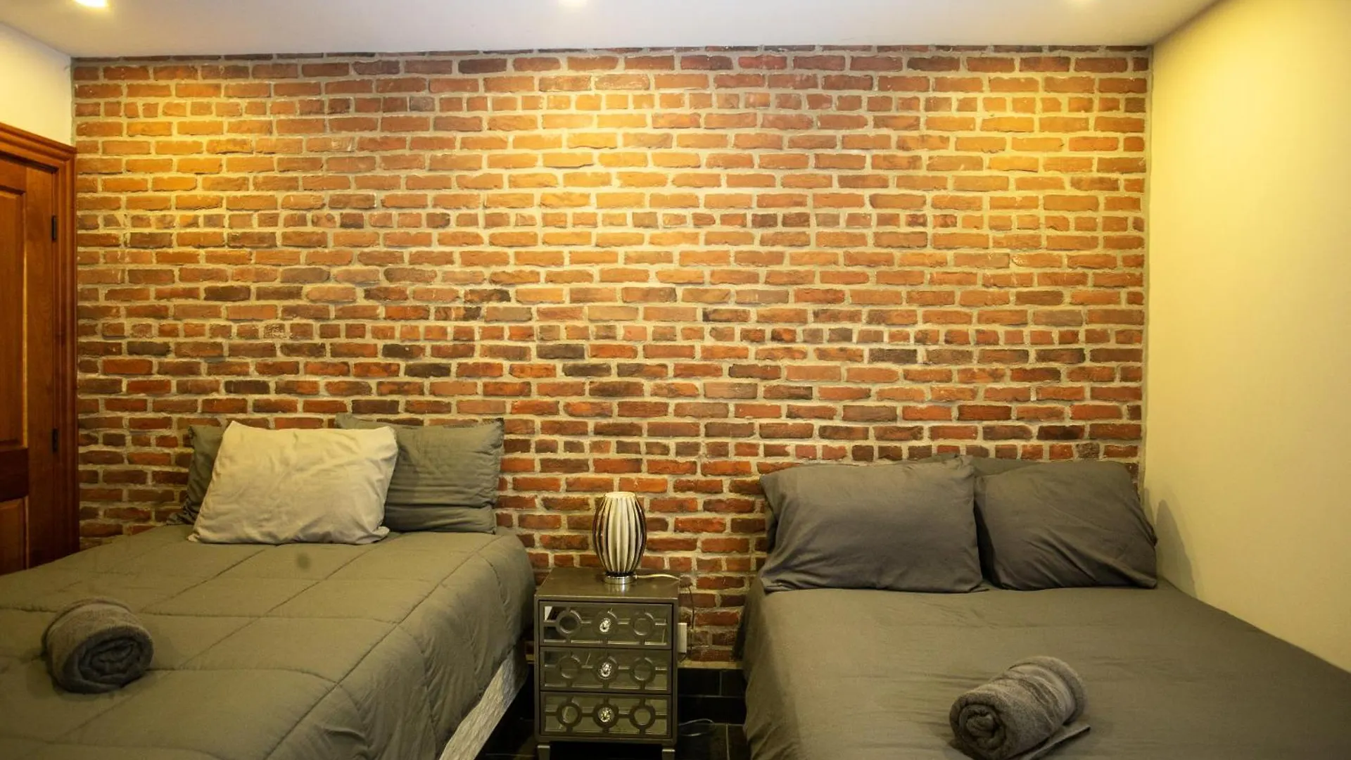 Apartment Luxury Downtown Montreal Apartment, 2 Br-2Ba, Free Wifi