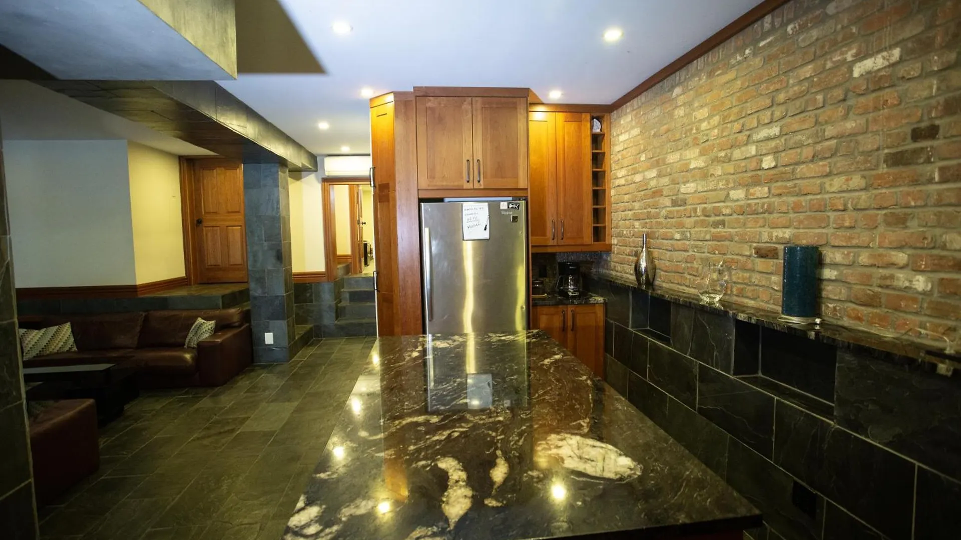 Apartment Luxury Downtown Montreal Apartment, 2 Br-2Ba, Free Wifi Canada